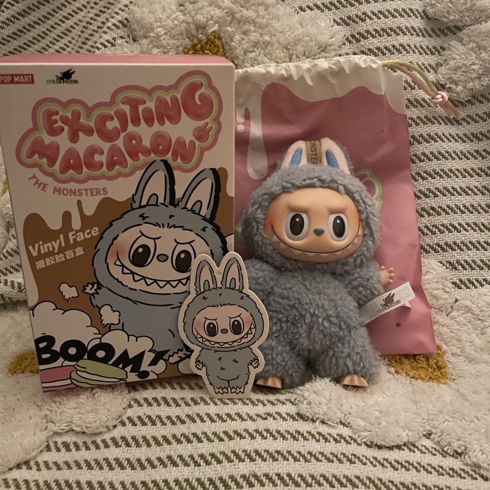 Exciting Macaron - Sea Salt Coconut labubu